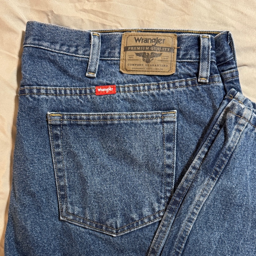Wrangler Premium Quality Blue Jeans 44 x 32